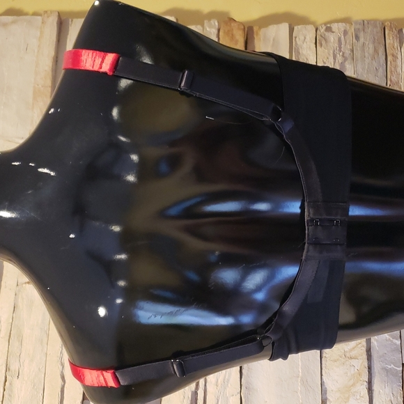 Jezebel Bra & Thong - Picture 3 of 7